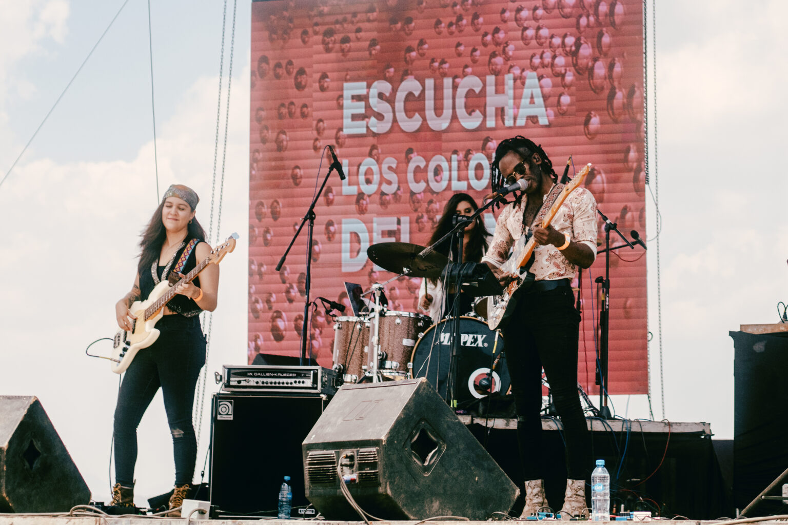 Seanloui performing live with guitar